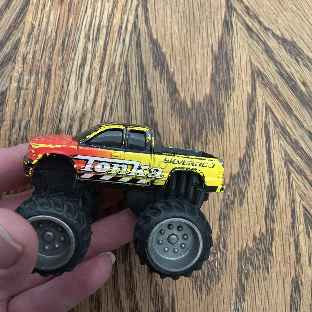 maisto tonka trucks